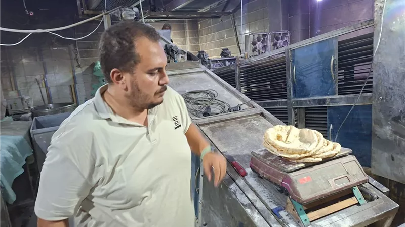 ضربات رقابية لضبط منظومة الخبز المدعم.. 11 محضرًا خلال حملات مكثفة بكفرالزيات 
