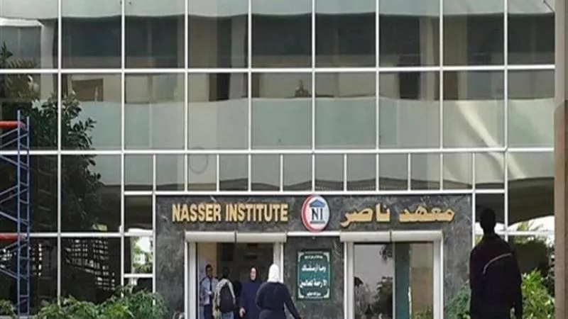 مريض ينتظر سرير بمعهد ناصر.. هل تعجز الصحة عن إنقاذ مواطن بين الحياة والموت؟  