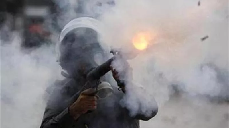 الهند: الشرطة تعرقل مسيرة حركة الصراصير وتطلق الغاز المسيل للدموع وسط نيودلهي