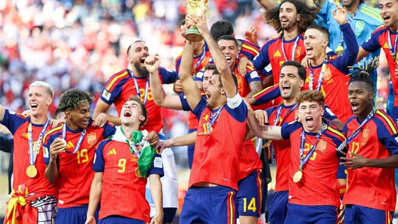 من الملعب إلى الشوارع.. احتفالات تاريخية تنتظر أبطال إسبانيا في مدريد