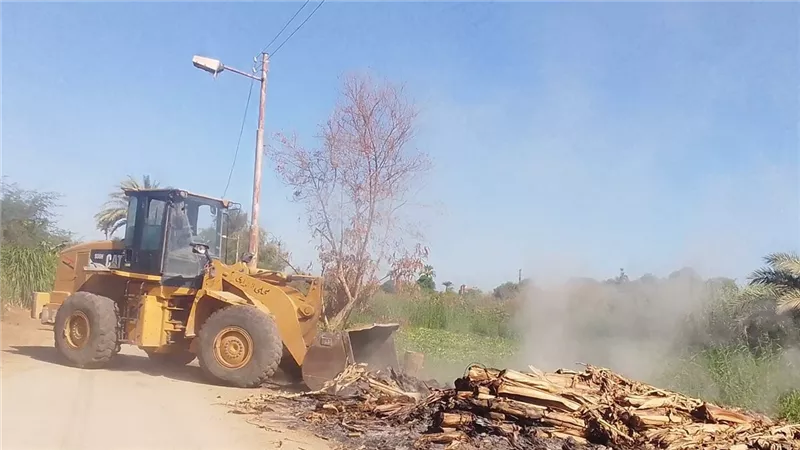 محافظ أسيوط: تكثيف أعمال النظافة ورفع المخلفات بطريقي الجزيرة البحرية والجزيرة