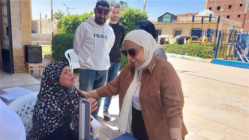 إدارة القوافل العلاجية بوزارة الصحة تشيد بخدمات القوافل العلاجية بالاسماعيلية 