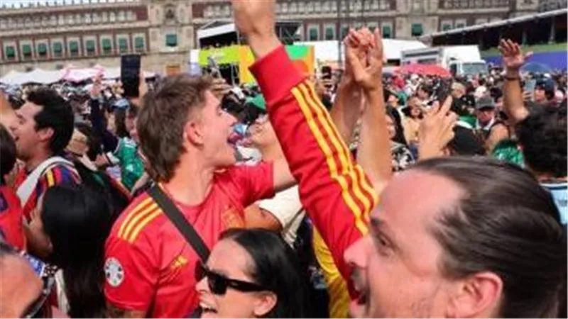 ليست في أسبانيا أو أمريكا.. 100 ألف يهتفون الماتادور في ساحة الزوكالو