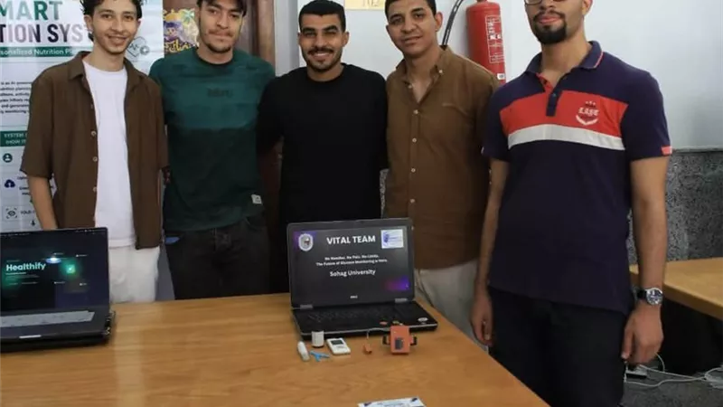 طلاب هندسة سوهاج يتصدرون هاكثون الذكاء الاصطناعي بمشروع لقياس السكر دون وخز
