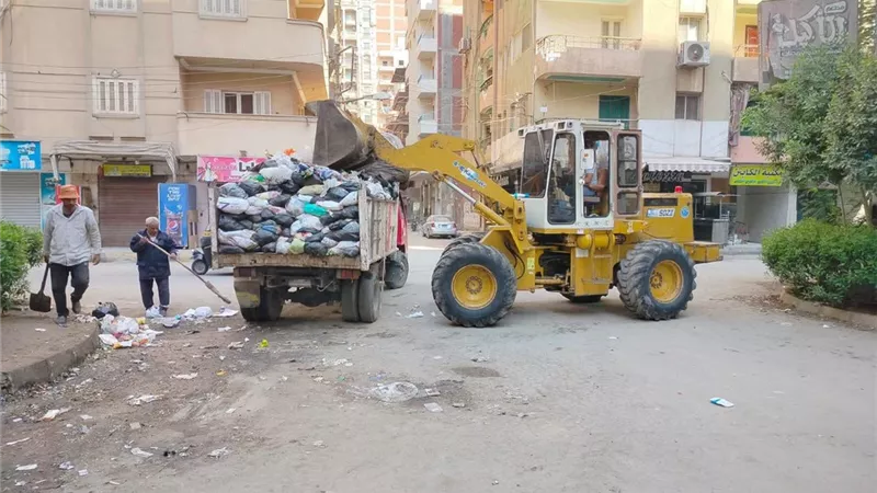 رفع 515 طنًا من التراكمات التاريخية والمخلفات في يوم واحد بمراكز ومدن الغربية