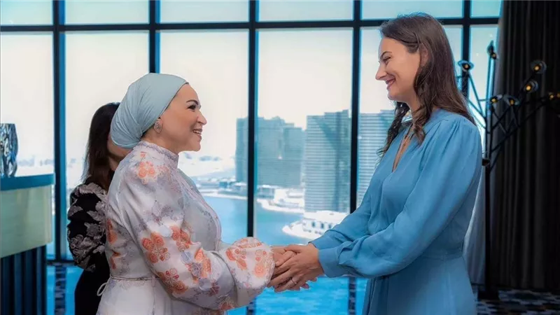 انتصار السيسي تستقبل السيدة الأولى للجبل الأسود في جولة بمعرض «ديارنا» بالعلمين