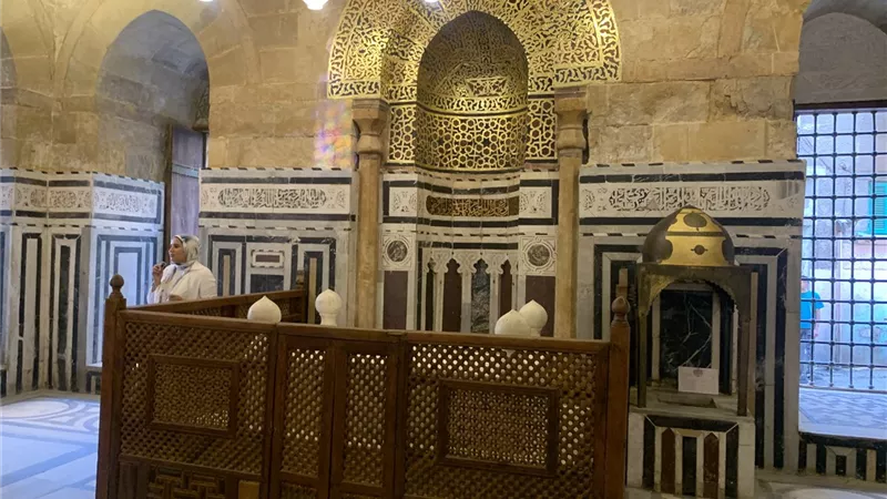 وزير السياحة والسفير الأمريكي يفتتحان قبة السلطان قايتباي بصحراء المماليك 
