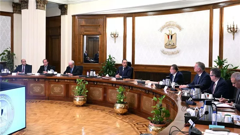 رئيس الوزراء يتابع إعداد البرنامج الاقتصادي الوطني لمرحلة ما بعد صندوق النقد الدولي 