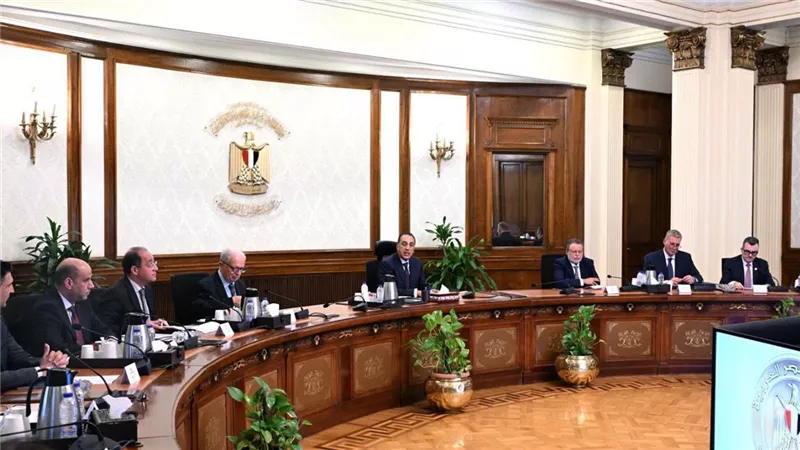 رئيس الوزراء: البرنامج الاقتصادي الوطني سيعرض على الرئيس تمهيدا لإعلانه رسميا