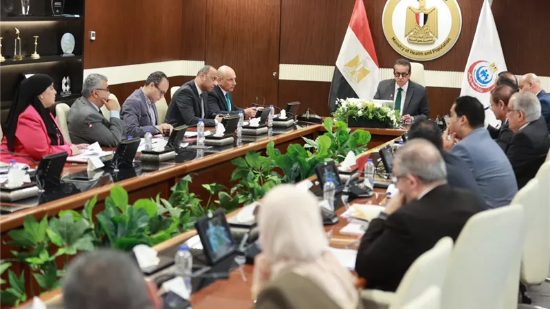 وزير الصحة يتابع مستجدات التشغيل التجريبي لمنظومة التأمين الصحي الشامل بالمنيا