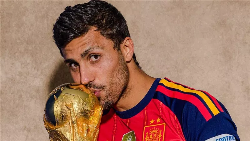 بطل العالم يرحب بالانتقال إلى ريال مدريد قبل بداية الموسم الجديد