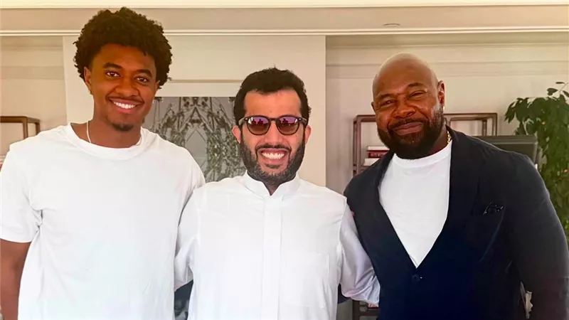 تركي آل الشيخ يكشف عن مفاجأة مع مخرج فيلم مايكل جاكسون