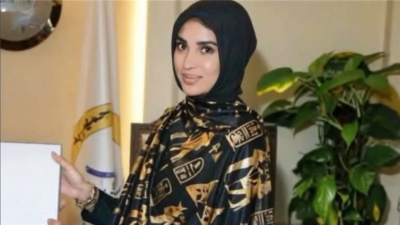  الطريقة الفرعونية.. تعرفي على تفاصيل إطلالة ليلى الأنصاري سيدة القطار