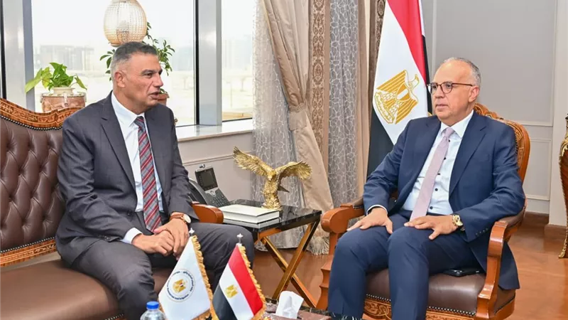 وزير الري يؤكد الالتزام بضوابط البناء في المنطقة الشاطئية بمدينة دهب