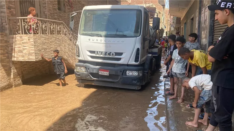 مياه القليوبية: التعامل الفوري مع كسر مفاجئ بخط مياه قطر 800 بقليوب 