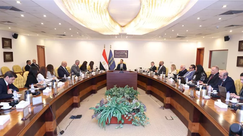 «الاتصالات» تستهدف 8 مليارات دولار صادرات وتصنيع 30 مليون محمول