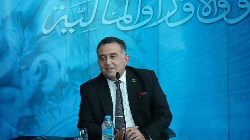 رئيس البورصة يبحث مع شركات السمسرة آليات تعزيز كفاءة السوق