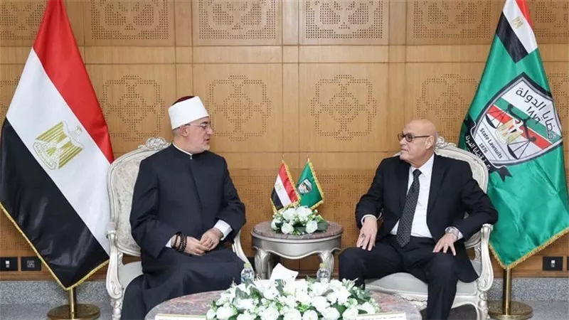 رئيس هيئة قضايا الدولة يستقبل مفتي الجمهورية في زيارة تهنئة توليه منصبه