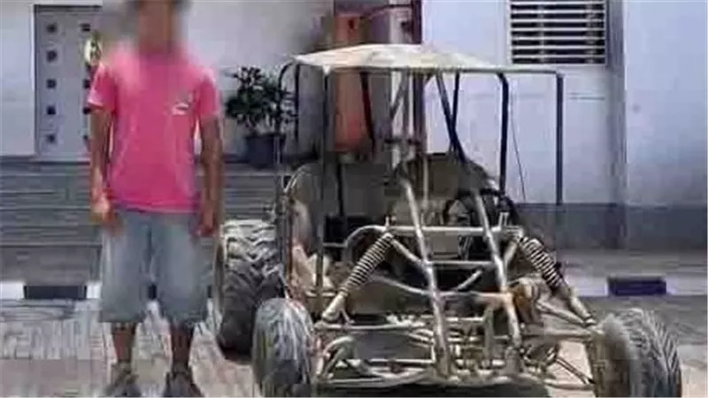 الداخلية تضبط عاملا سمح لطفل بقيادة سيارة سفاري في البحر الأحمر 
