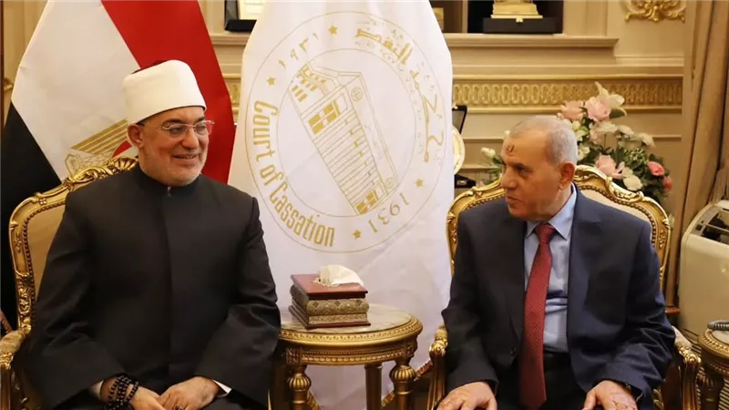 مفتي الجمهورية يهنئ رئيس النقض: 