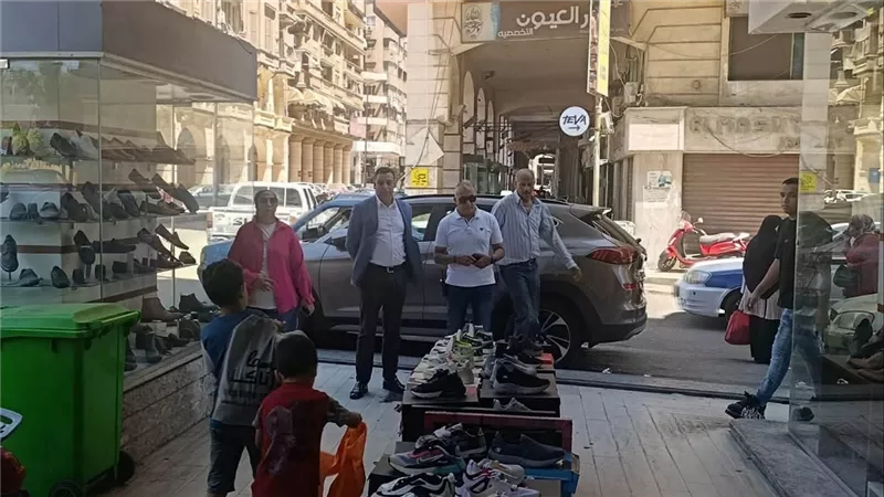 نائب محافظ بورسعيد يقود حملة مكبرة لإزالة الإشغالات بعدد من الشوارع بحي الشرق