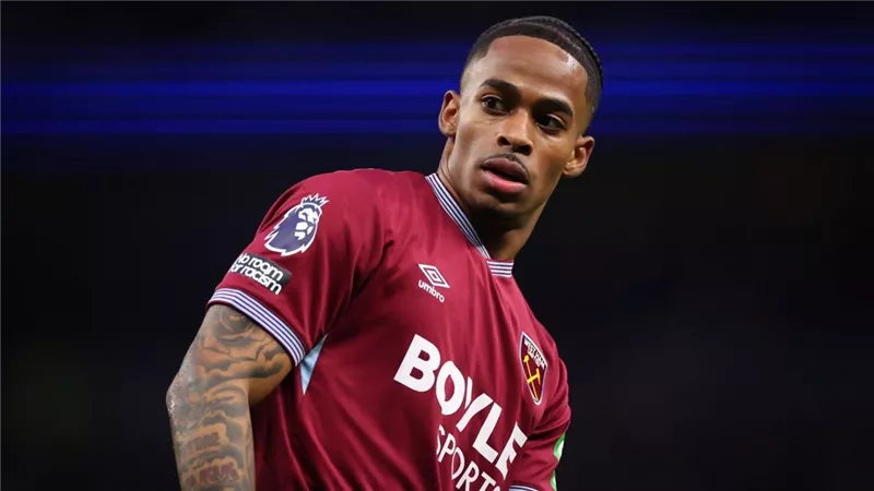الهلال السعودي يخطف سومرفيل من روما الإيطالي بعقد قياسي