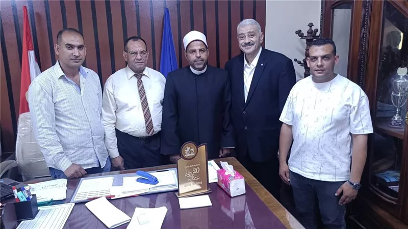وفد الطرق الصوفية بدمياط يهنئ مدير مديرية الأوقاف بمناسبة توليه مهام منصبه