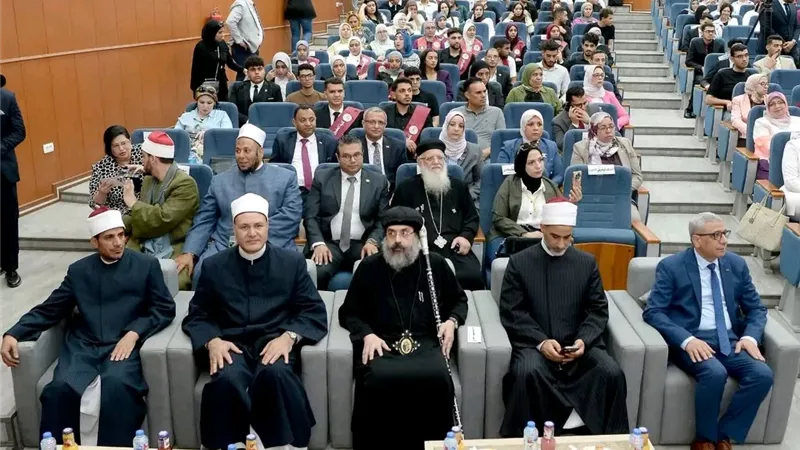  الأنبا أكسيوس يشهد ندوة 