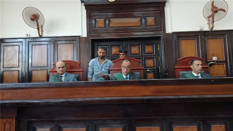 السجن المشدد 10 سنوات لـ 6 أشخاص لسرقتهم منقولات مدرسة الواسطى الثانوية بأسيوط