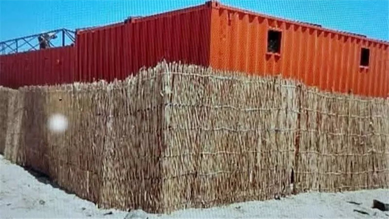 سكان المنطقة الأولى برأس البر يطالبون بالتحقيق بتأجير الشاطئ وإزالة الإشغالات