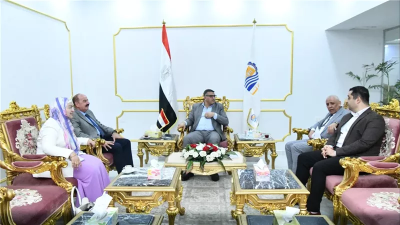 محافظ قنا يبحث مع الاتحاد النوعي لمياه الشرب والصرف الصحي إعداد خطة لتنمية 