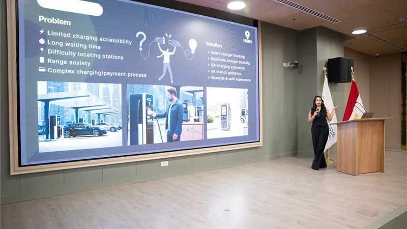 جامعة مصر للمعلوماتية تعلن عن تصميم وابتكار برامج ذكية لخدمة قطاع السيارات