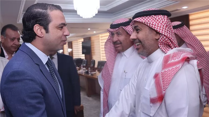علي سالم: اجتماع 