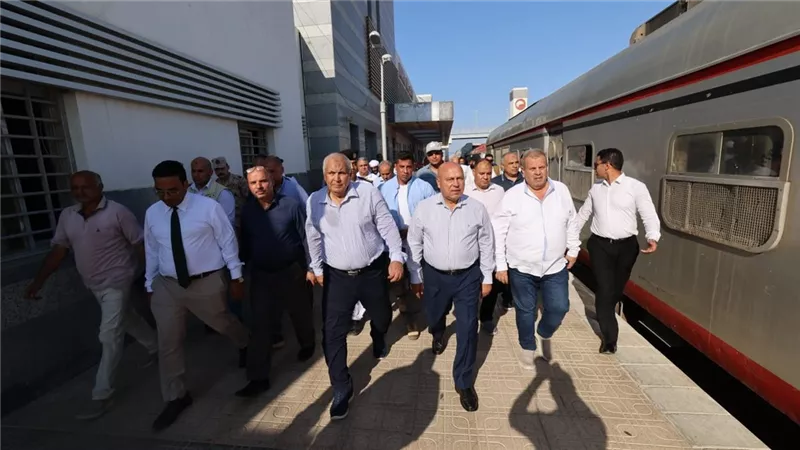 وزير النقل يتفقد محطة السكة الحديد وأتوبيسات غرب ووسط الدلتا بمطروح