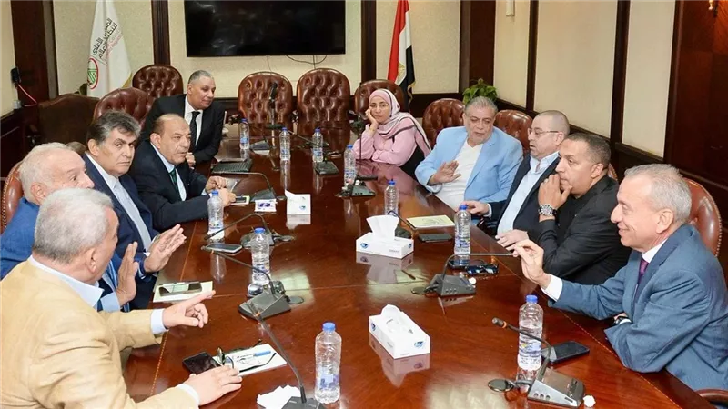الأعلى للإعلام: حظر نقل معارك «السوشيال ميديا» على شاشات القطبين ولا للانسياق خلف «الترند»