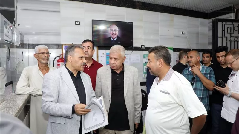 يطلع بنفسه على الملفات..محافظ الشرقية يتفقد المركز التكنولوجى لخدمة المواطنين