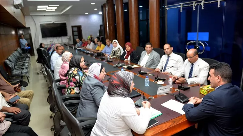 السكرتير العام للدقهلية يجتمع باعضاء لجنة الاصلاح البيئى 