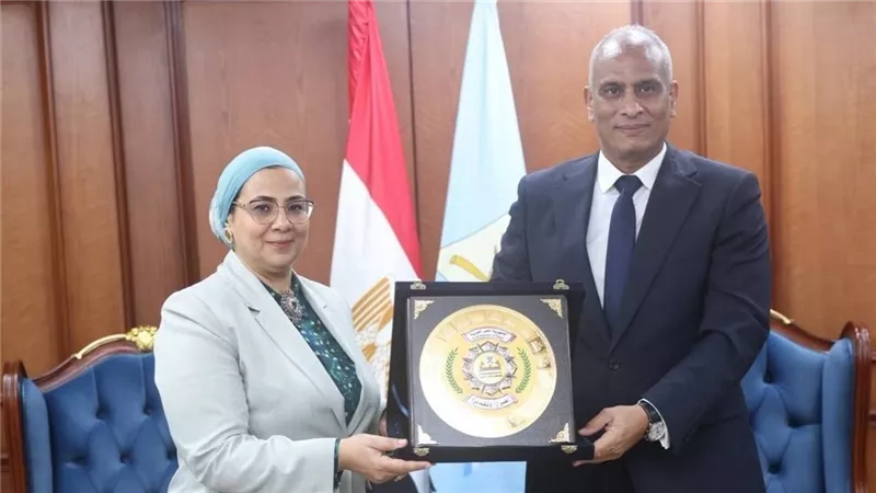 رئيسة القومي للمرأة ومحافظ كفر الشيخ يبحثان تعزيز تمكين المرأة