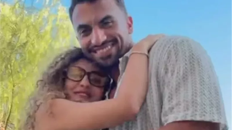 بأغنية عمرو دياب الجديدة.. منة عدلي القيعي تغازل زوجها يوسف حشيش