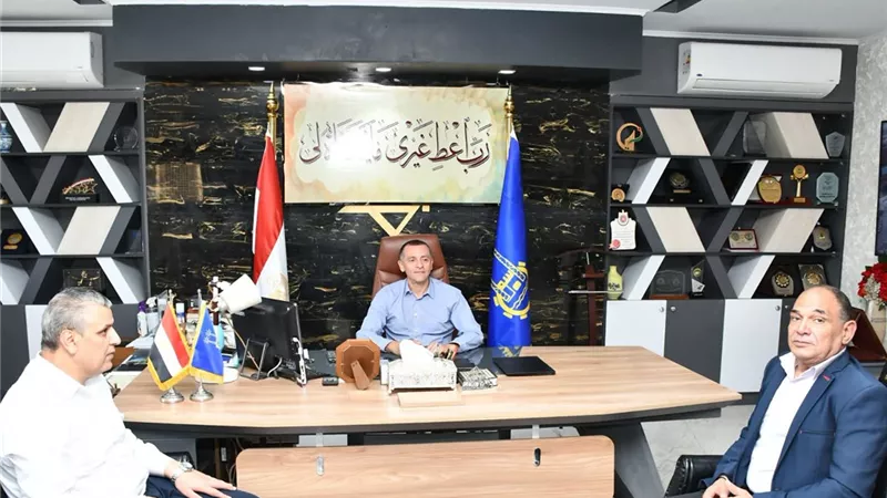 محافظ أسوان ونقيب المهندسين يطلقان مبادرة 