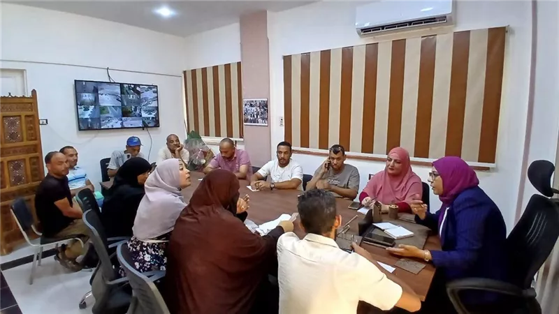رئيس حي فيصل تلتقي المواطنين لبحث الشكاوى ومتابعة تنفيذ الحلول مع الادارات
