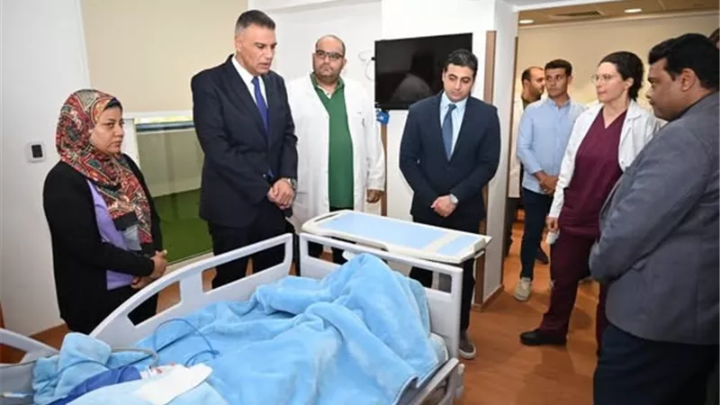 محافظ جنوب سيناء يطمئن على المصابتين في حادث طريق رأس سدر
