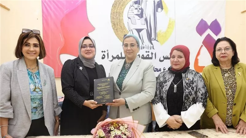 المستشارة أمل عمار تلتقي بعضوات فرع القومي للمرأة بكفر الشيخ
