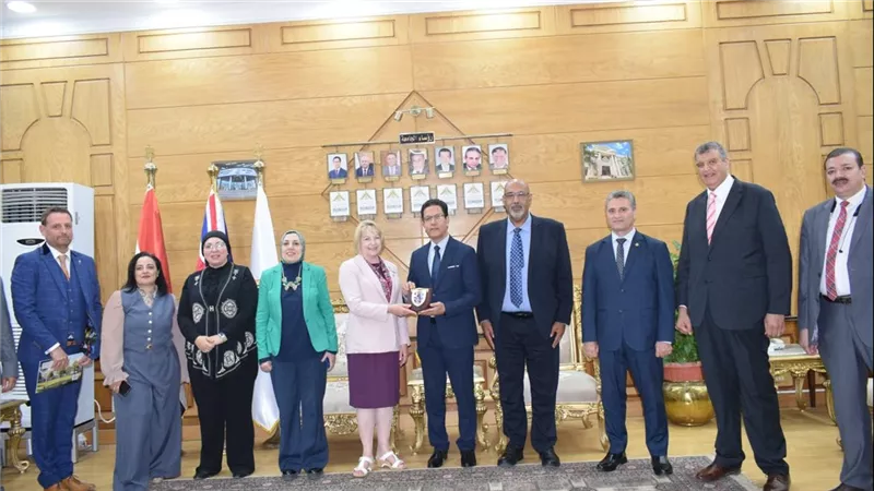 رئيس جامعة بنها يستقبل رئيس جامعة كانتربيري كرايست تشيرش البريطانية