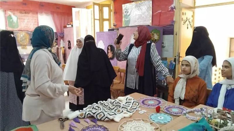 وكيل التعليم تتابع الأنشطة الصيفية بمدرسة السويس الثانوية القديمة