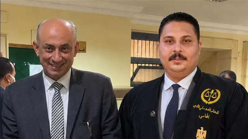 «حياتنا ستنتهي بالمحاكم».. محامٍ ينعى عصام البطاوي بعد وفاته بقاعة الجنايات
