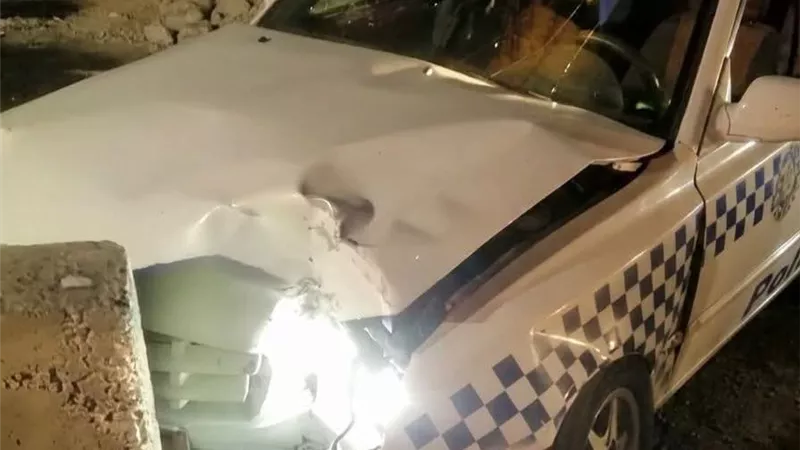 حادث على طريق السخنة.. إصابة 3 أشخاص بعد اصطدام تاكسي بالحاجز الخرساني