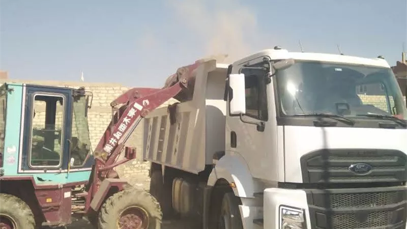 حي الجناين يواصل حملات النظافة اليومية ورفع المخلفات بعدد من القرى والمناطق