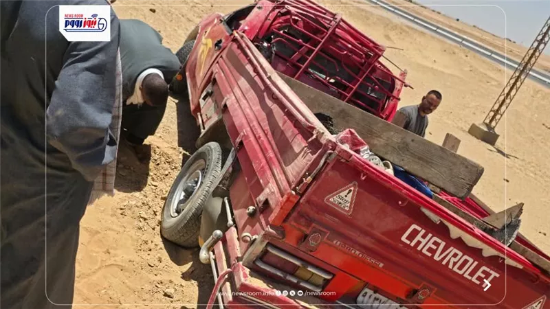 مصرع عاملين وإصابة 30 آخرين في انقلاب ربع نقل يقل عمال مزارع بصحراوي المنيا
