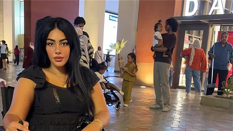 نرمين ماهر تظهر على كرسي متحرك بعد كسر قدمها                                 